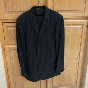Men’s suit in great condition.